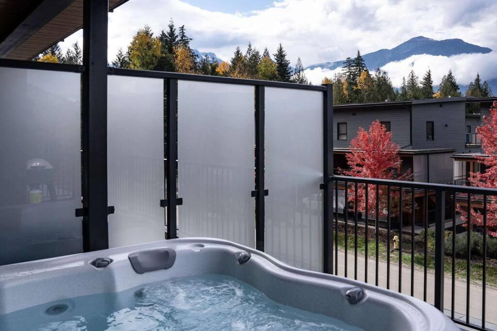 Bluebird Daze By Revelstoke Vacations Exterior foto